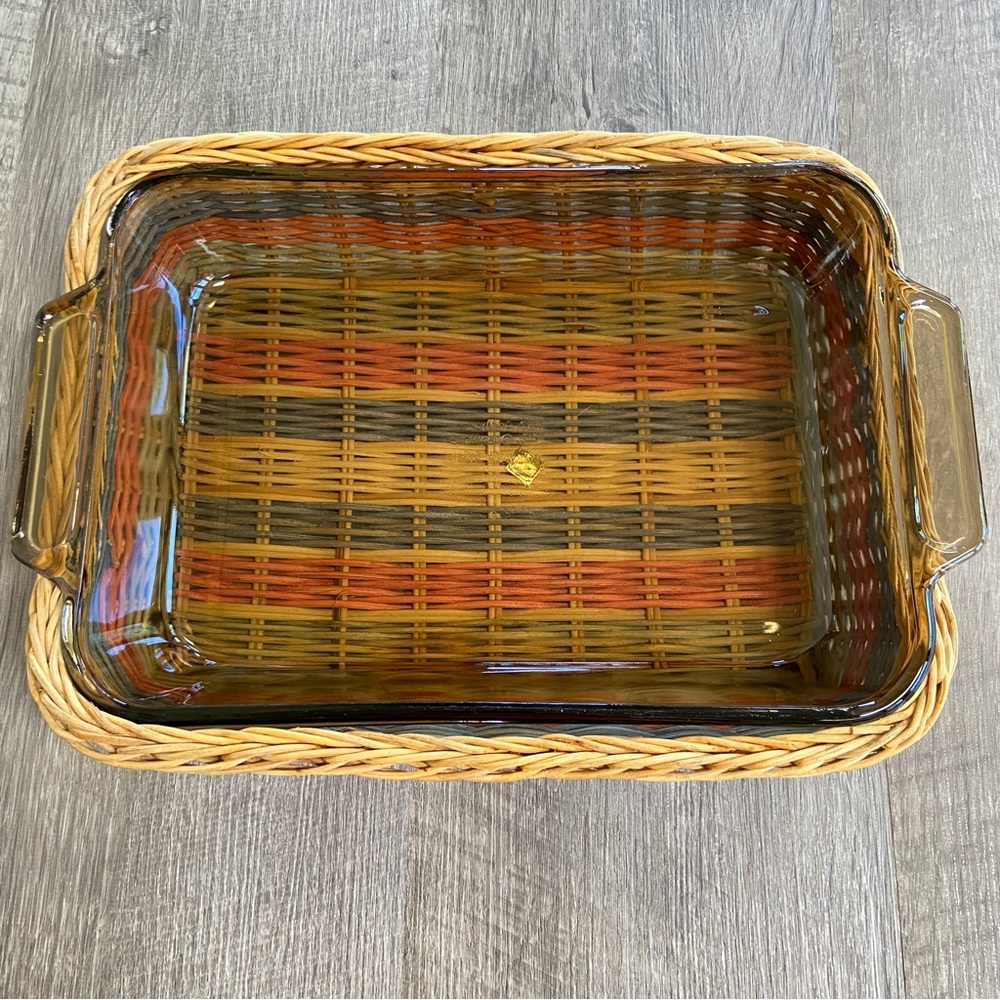 Vintage 2 Qt Anchor Baking Dish + Basket